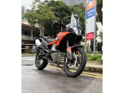 KTM 790 ADVENTURE 2026 (EN STOCK, DISPONIBLE **QUANTITÉ LIMITÉE CHAQUE ANNÉE!!**) Bicylindre parallè...