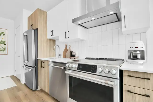 88 Beechwood - One Bedroom Penthouse Plus Den for Rent in Beechw63235653386883124