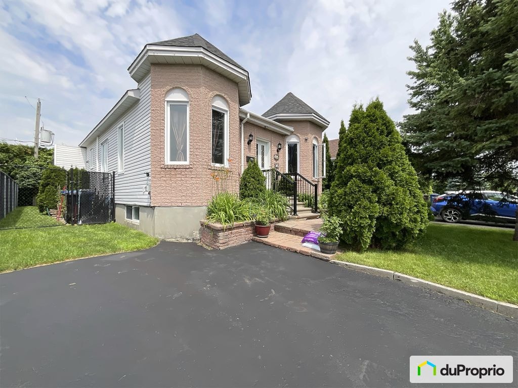 $650,000 - Bungalow for sale in Delson — photo 1