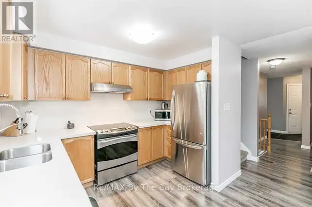 345 FERNDALE DRIVE S Barrie (Ardagh), Ontario in Long Term Rentals in Barrie - Image 6
