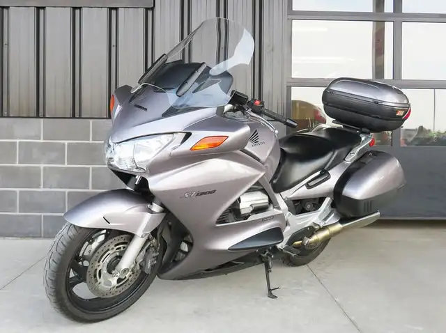 2003 Honda ST1300A ABS in Sport Touring in Cambridge - Image 3