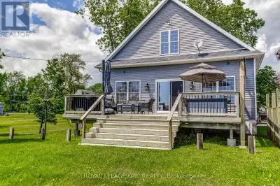 Escape to your own private paradise with this bright and welcoming year-round waterfront retreat! Re...