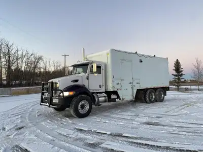 2005 Peterbilt 335 6x4 Steamer Truck Tractor Comes with a Cummins ISC315 8.3L diesel engine, 315 hp,...