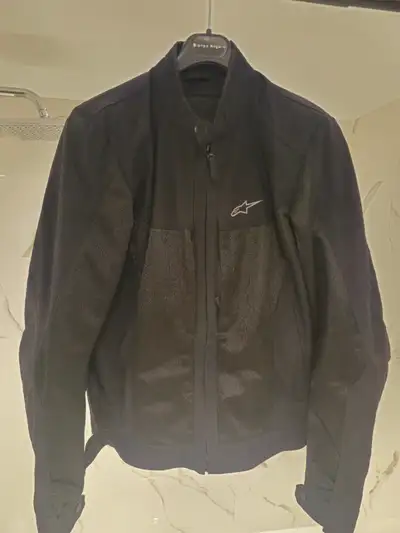 The Alpinestars Luc Air Jacket is a bomber-style textile jacket specifically designed for urban ridi...