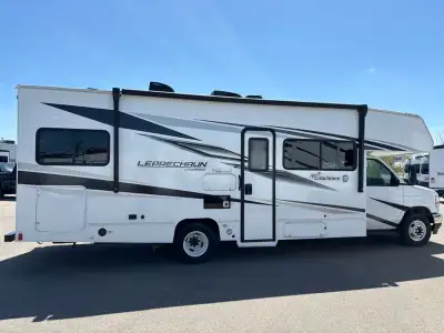 Compact Class-C with tons of great features! FEATURES LIST Vehicle 8 Seatbelts 6 Sleeps Cook Live Sl...