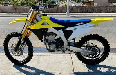 APPLY NOW: https://www.ridecollective.ca/get-pre-approved The 2023 Suzuki RM-Z450 is a race-focused...