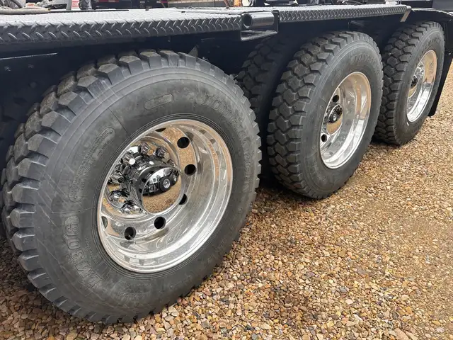 2014 PETERBILT 367 in Heavy Equipment in St. Albert - Image 13