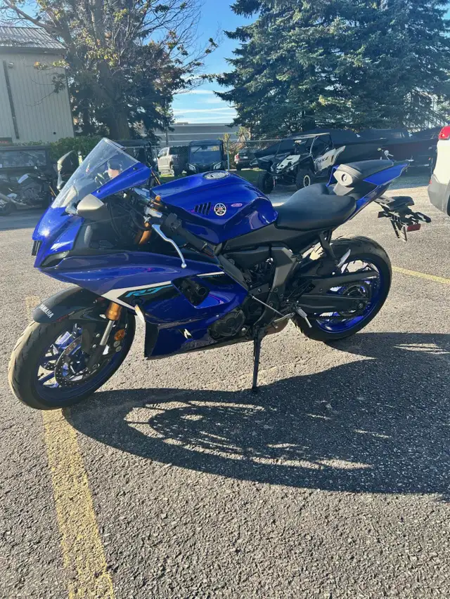 2025 YAMAHA YZF-R7 - DEMO in Street, Cruisers & Choppers in Barrie - Image 4