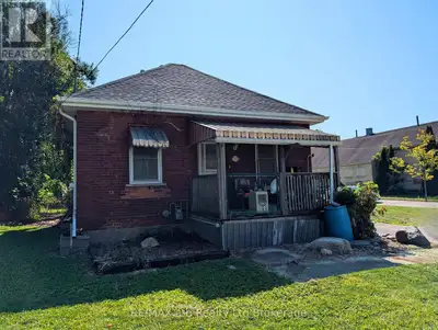 Attention developers and contractors looking for your next opportunity in Woodstock! This property f...