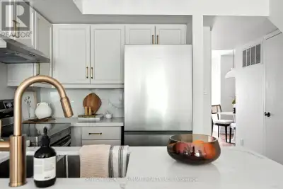 This Gorgeous 2-Bedroom plus Den Townhome with parking truly stands out from the typical Toronto inv...