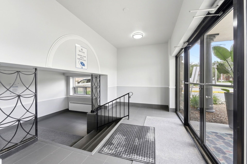 85 & 89 Willow Road Apartments - 1 Bedroom, 1 Bath Apartment for 4
