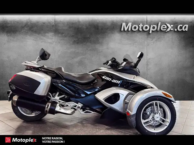 2010 CAN AM SPYDER RS SM5 in Sport Touring in Laval / North Shore - Image 2