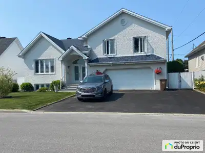 Un vrai clés en main ... Une visite vaut le détour! Magnifique propriété dans un secteur très tranqu...