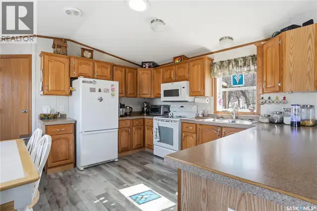 Catherine Road acreage Katepwa Beach, Saskatchewan in Houses for Sale in Regina - Image 12