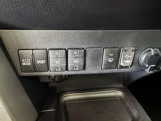 2018 Toyota RAV4 AWD XLE in Cars & Trucks in Longueuil / South Shore - Image 31