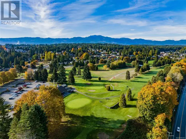 441 Memorial Ave Qualicum Beach, British Columbia in Houses for Sale in Parksville / Qualicum Beach - Image 8