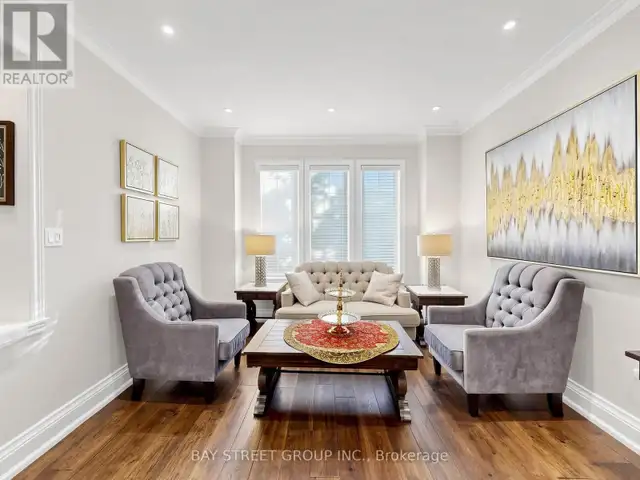 27 Wagon Wheel Crescent Richmond Hill (Jefferson), Ontario, photo 3 of 4