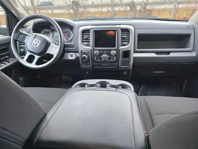 Ram 1500 Classic Express Hemi 4x4 2020 in Cars & Trucks in Laval / North Shore - Image 13