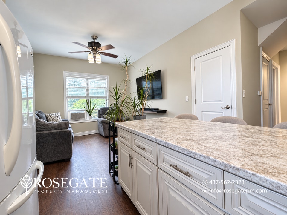 Pet-Friendly 2-Bedroom Corner-Unit House in Barrie 4