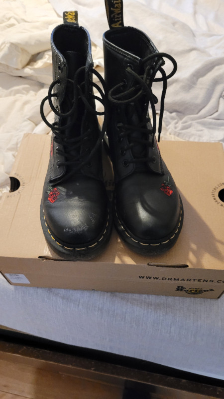 Dr.Martines Black boots with floral on sides in Women's - Shoes in Barrie - Image 2