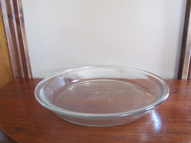 2 Glass Pie Plates in Kitchen & Dining Wares in Grand Bend - Image 2