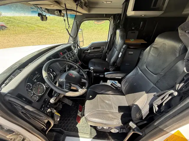 2021 KENWORTH W990 in Heavy Trucks in Saskatoon - Image 11