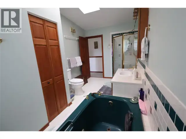 302 5th Street NW Nakusp, British Columbia in Houses for Sale in Nelson - Image 20