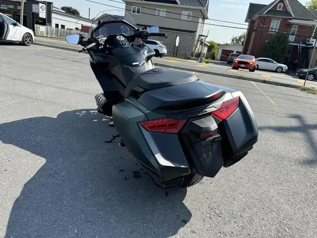 2024 Honda Goldwing in Sport Touring in Ottawa - Image 4