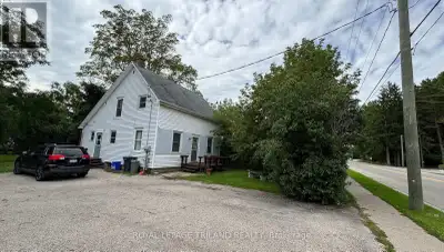 3 BEDROOM | 1 BATHROOM Spacious and bright 3-bedroom, 1-bathroom main-floor unit available for lease...
