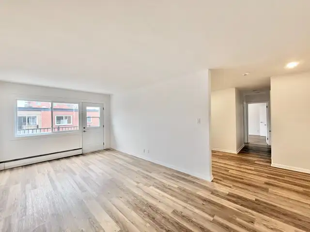 4.5-Bedroom Apartment - Dorval - Near the Airport - Appliances and Heating Included