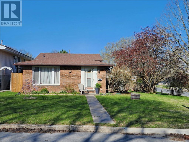 770 COMSTOCK CRESCENT Brockville, Ontario in Houses for Sale in Brockville - Image 2