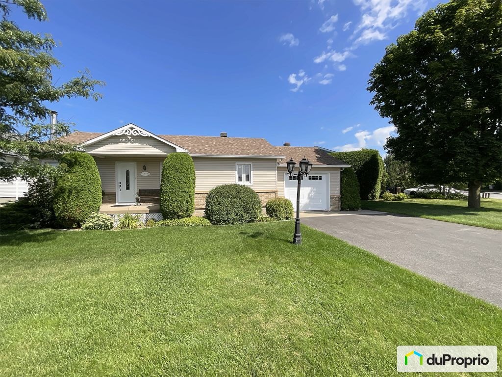 $789,000 - Bungalow for sale in Ste-Julie — photo 1