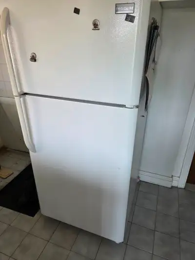 Refrigerator for sale/Réfrigérateur à vendre, View more