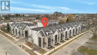 2268 SOVEREIGN STREET Oakville (BR Bronte), Ontario