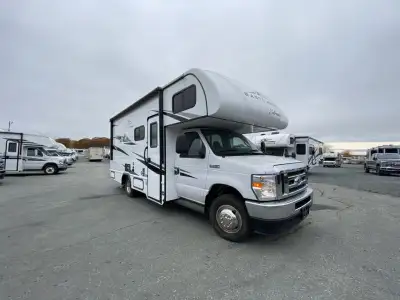 EAST TO WEST Entrada Class C gas motorhome 2200S highlights: 60in.in. x 80in.in. Bunk Over Cab Queen...