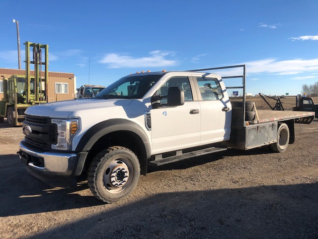 2018 Ford F550 Super Duty 4X4 Crew Cab Deck Truck in Cars & Trucks in Calgary