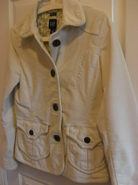 GAP STRETCH Jacket. Size 6. Only $35 OBO. BRAND NEW. in Kids & Youth in Mississauga / Peel Region - Image 2