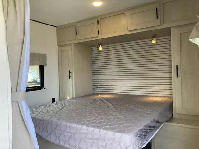 2025 Coachmen Northern Spirit DLX in Travel Trailers & Campers in Terrace - Image 7
