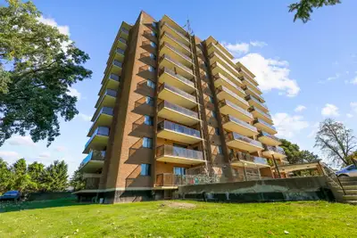 Building Description $1000 OFF FIRST MONTHS RENT FOR MILITARY & EMERGENCY RESPONDERS* *Conditions ap...