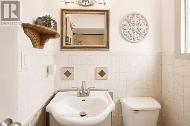 334 TRAGINA AVENUE N Hamilton (Homeside), Ontario in Houses for Sale in Oakville / Halton Region - Image 19