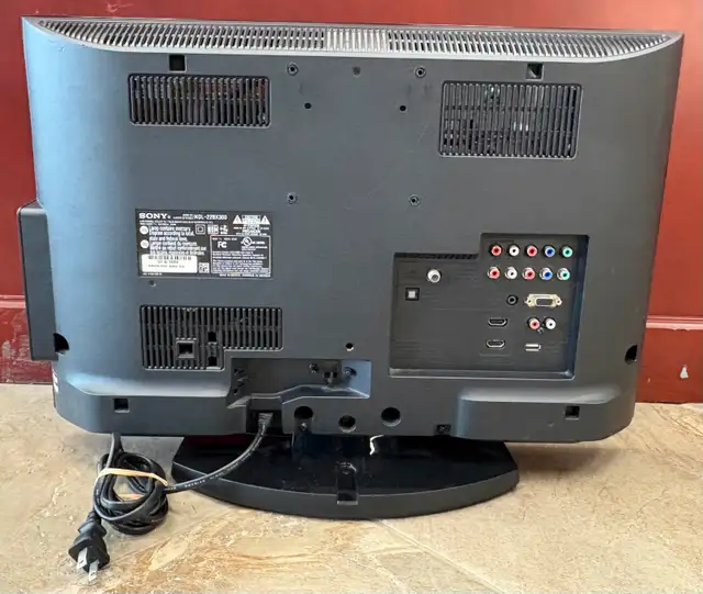 *SOLD* 24" Sony Flat Screen TV with Remote in TVs in Ottawa - Image 3