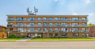 Come enjoy Hamilton living at De Laurentian Apartments. This property is situated on Fennell Ave Eas...