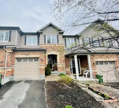 Ottawa, Stittsville. This 3-bedroom, 2.5 bathroom Townhouse is for rent! Available October 1st! This...
