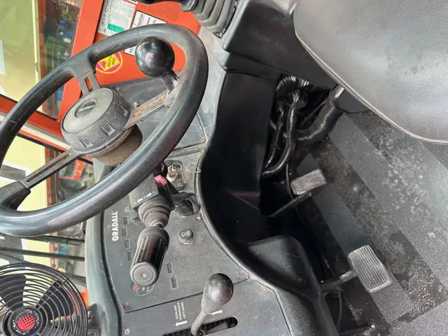 JLG Gradall G6-42A Telehandler Worksite Ready in Heavy Equipment in Hamilton - Image 22