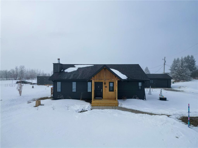 84 Center Avenue S Erickson, Manitoba in Houses for Sale in Portage la Prairie - Image 2