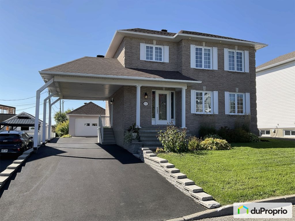 $780,000 - 2 Storey for sale in Charlesbourg — photo 1