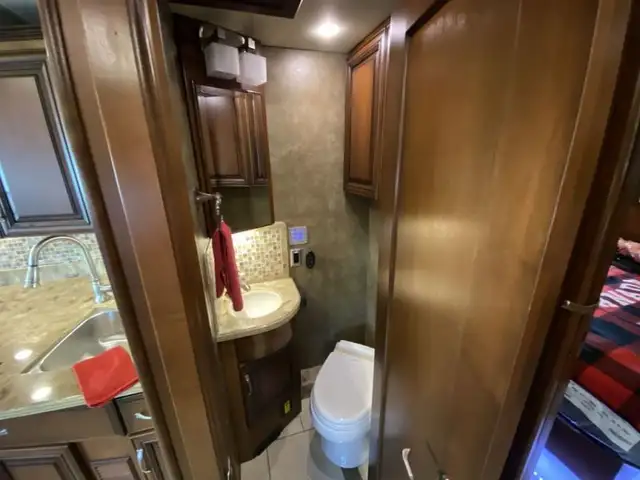 2014 Newmar Mountain Aire 4369 in RVs & Motorhomes in Abbotsford - Image 20