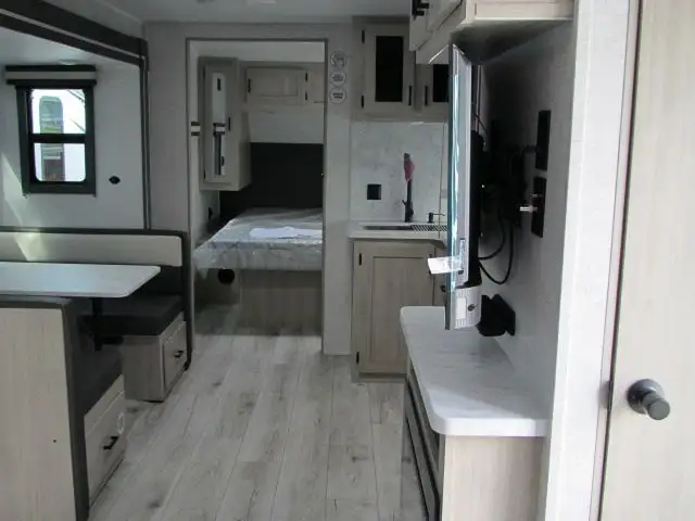 2026 EAST TO WEST DELLA TERRA 261RB-GREAT COUPLES LAYOUT!  in Travel Trailers & Campers in Ottawa - Image 11