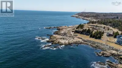 Welcome to 19 Humbolt Lane in the scenic coastal community of Portuguese Cove! This is a fantastic o...