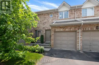 Welcome to 2025 Cleaver Avenue #31, a charming brick two-storey townhome located in one of Burlingto...